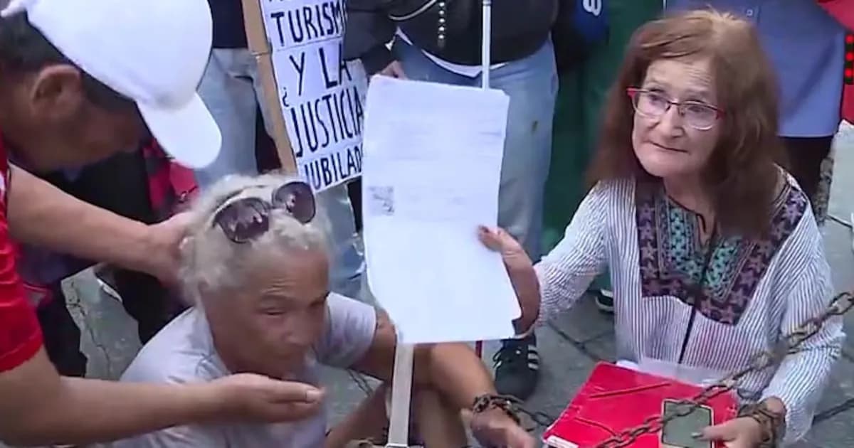 Jubilados se manifiestan en el Congreso: Protestas extremas por derechos básicos