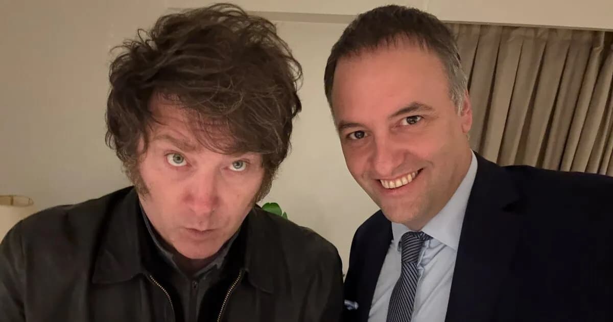 Javier Milei respalda a Adorni en acto por Malvinas: ¿se despejan las dudas sobre su cargo?