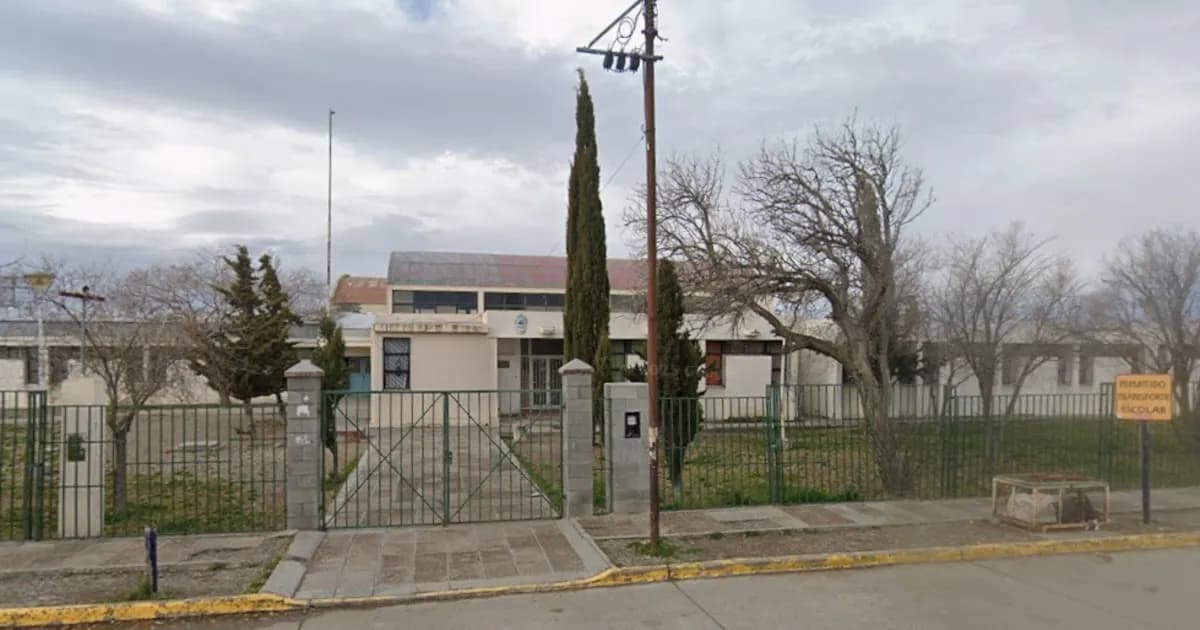 Estudiante de Santa Cruz amenaza a compañeros con un arma en plena clase