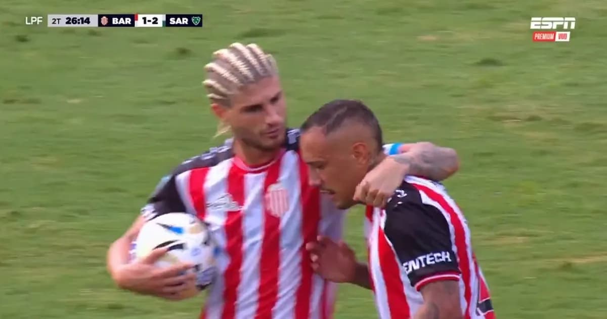 Conflicto inesperado entre jugadores de Barracas Central tras un penal fallido