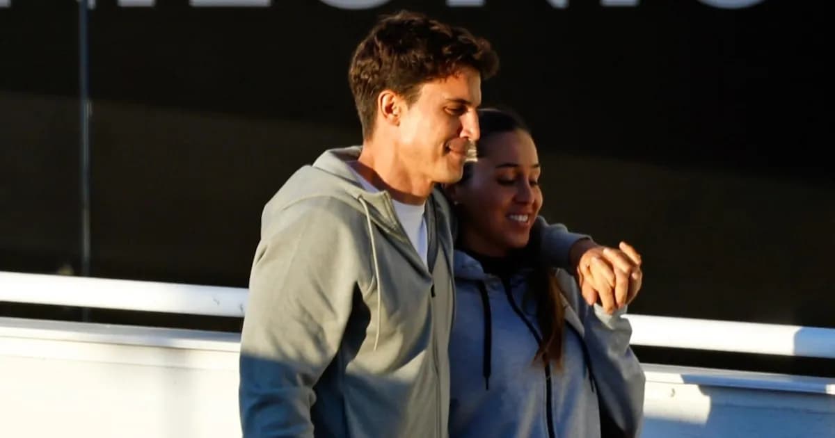 Álex González y Carla Virgós: Un Amor que Brilla en las Redes Sociales