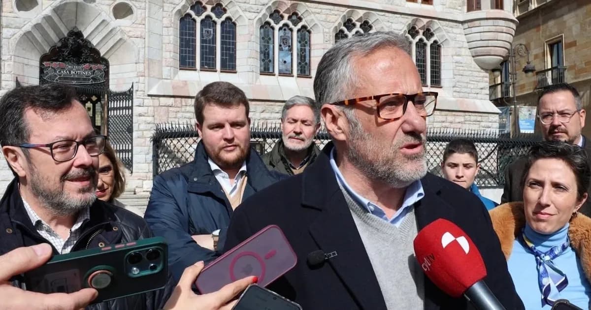 Pollán critica a Mañueco por su soberbia y falta de autonomía en las negociaciones