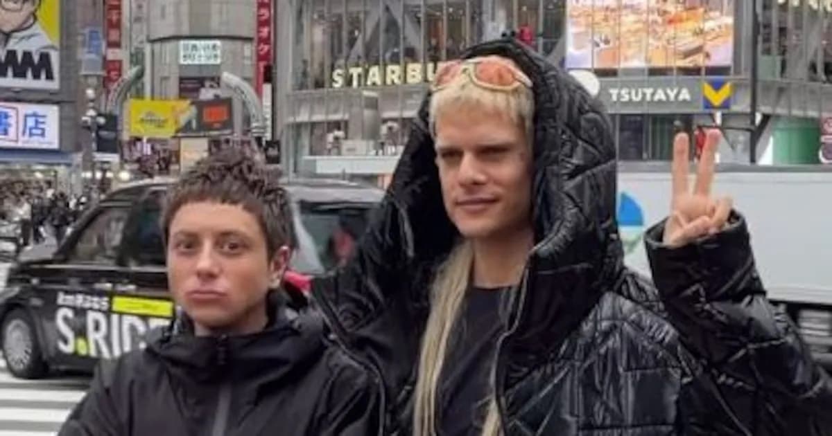 Ca7riel y Paco Amoroso deslumbran en Japón y confiesan su nueva adicción culinaria