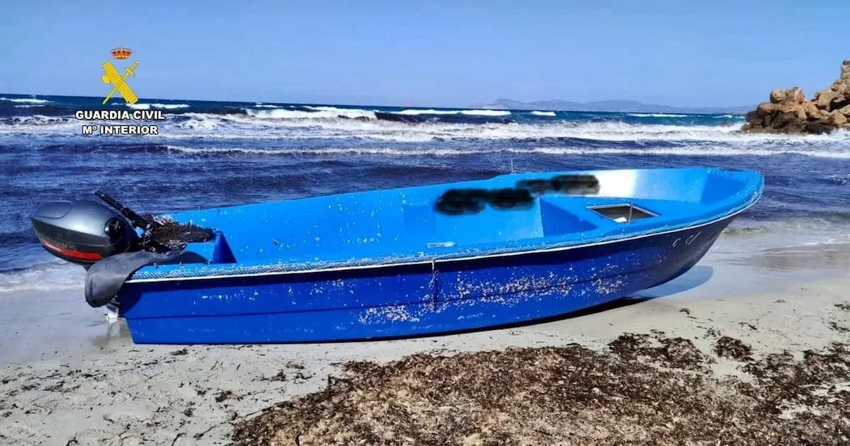 Detienen a 16 migrantes en Formentera tras su llegada en embarcación