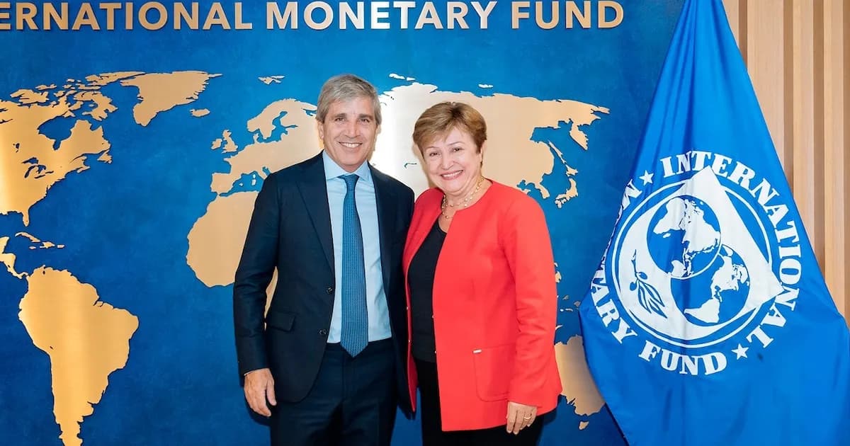 Luis Caputo se prepara para su viaje a EE. UU. en busca de un desembolso clave del FMI