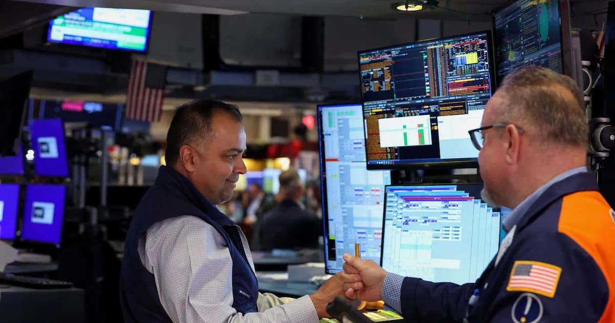 Acciones argentinas caen mientras bonos suben en medio de tensiones en Oriente Medio