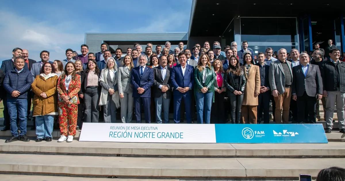 Intendentes de la FAM marchan al Ministerio de Economía para reclamar fondos urgentes