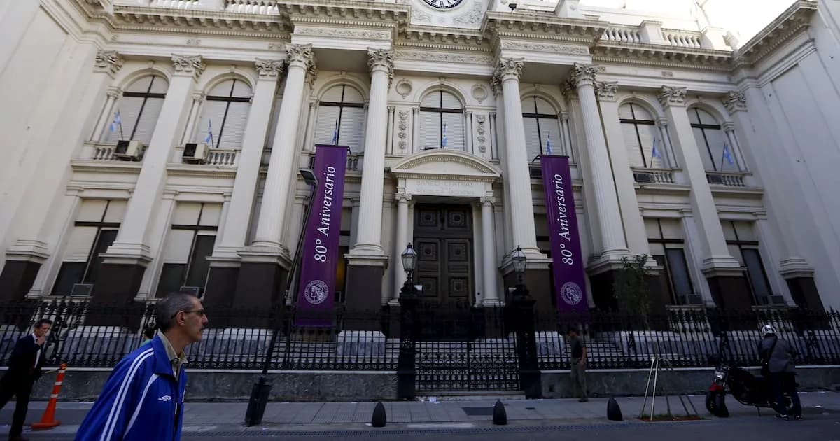 El Banco Central aumenta reservas tras la mayor compra de dólares en un año