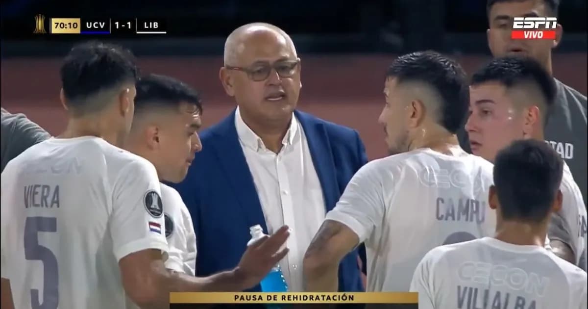La táctica innovadora de un DT paraguayo en la Copa Libertadores durante un tiempo muerto