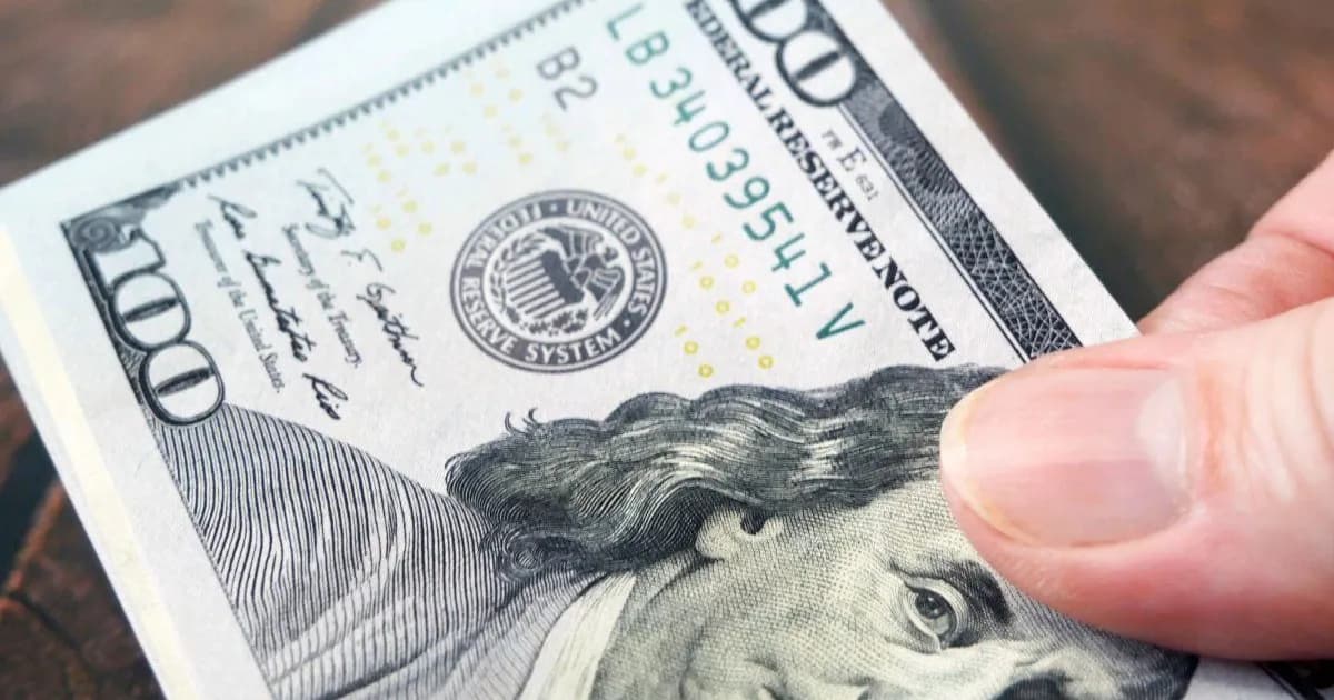 El dólar mayorista se mantiene por debajo de $1.400 por cuarta semana consecutiva