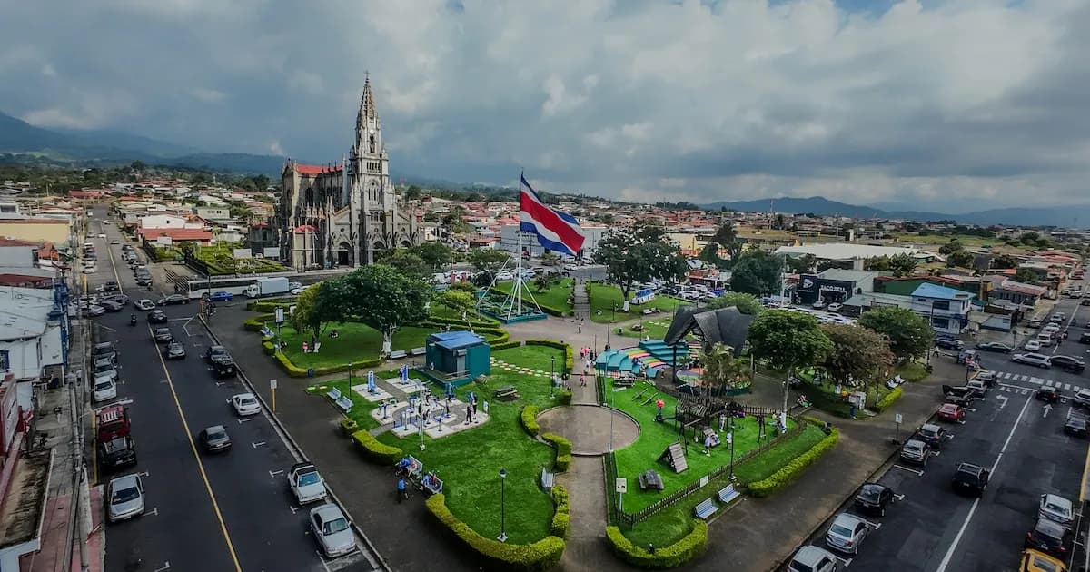 CAF busca consultoras para renovar planes de desarrollo en Costa Rica