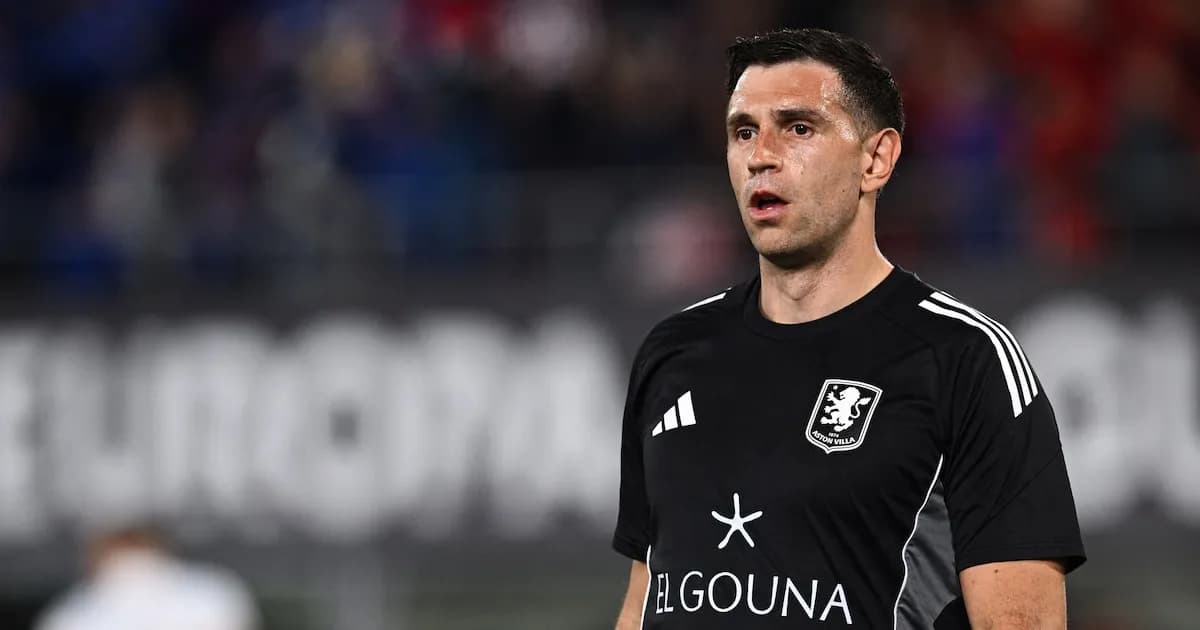 Dibu Martínez, preocupado: se pierde el partido del Aston Villa por una posible lesión