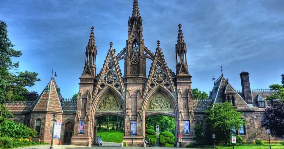 Green-Wood Cemetery renueva su legado cultural con un nuevo centro de visitantes