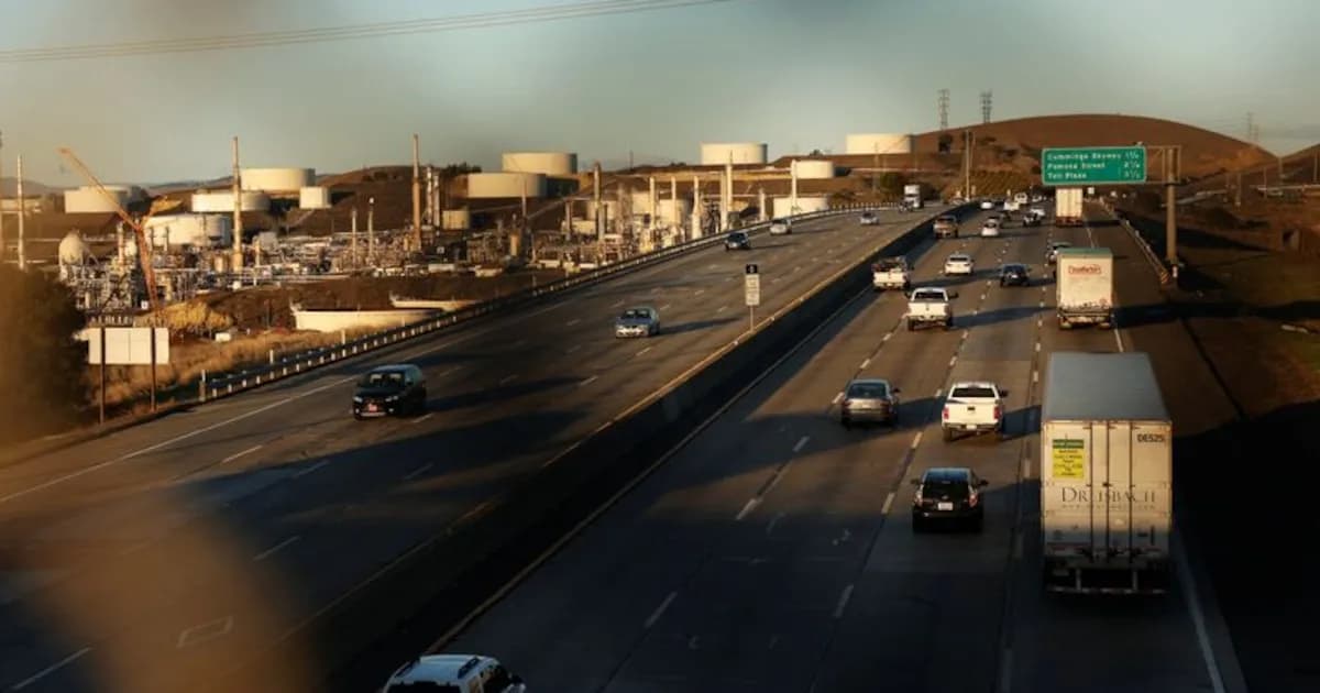 California enfrenta una crisis en sus autopistas, según nuevo informe sobre infraestructura vial