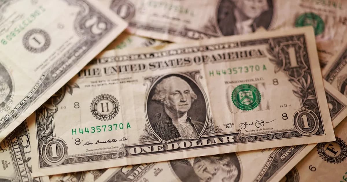 El dólar frena su caída por compras del BCRA y aumento de inflación en marzo