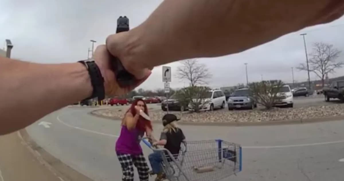 Violento ataque en un Walmart de Omaha: una mujer hiere a un niño y es abatida por la policía