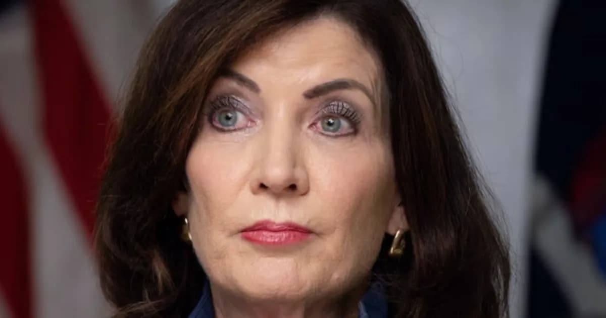 Hochul propone un impuesto progresivo para segundas residencias de lujo en Nueva York