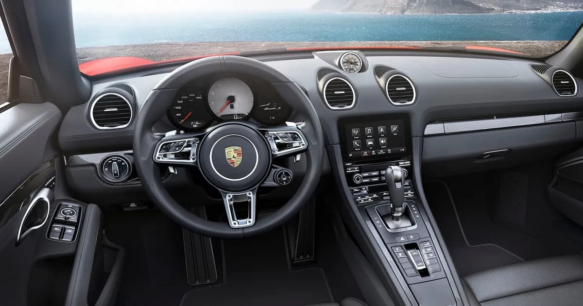 Un hombre pierde demanda contra concesionaria tras accidente con su Porsche