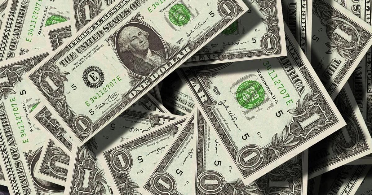 El dólar oficial se distancia del límite superior y el FMI reafirma su apoyo a políticas restrictivas