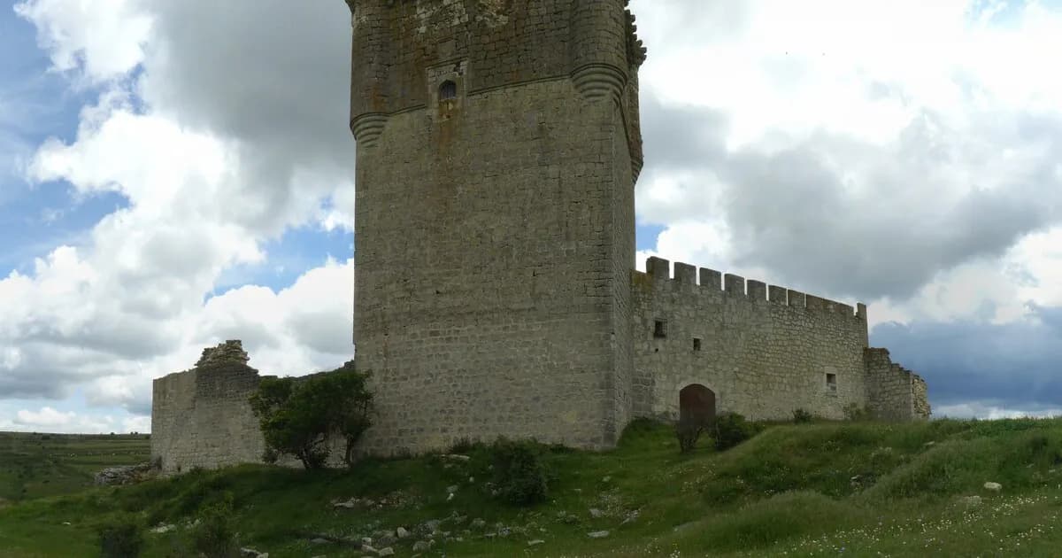 Hermanos buscan inversores para restaurar castillo del siglo XV con oscuro pasado