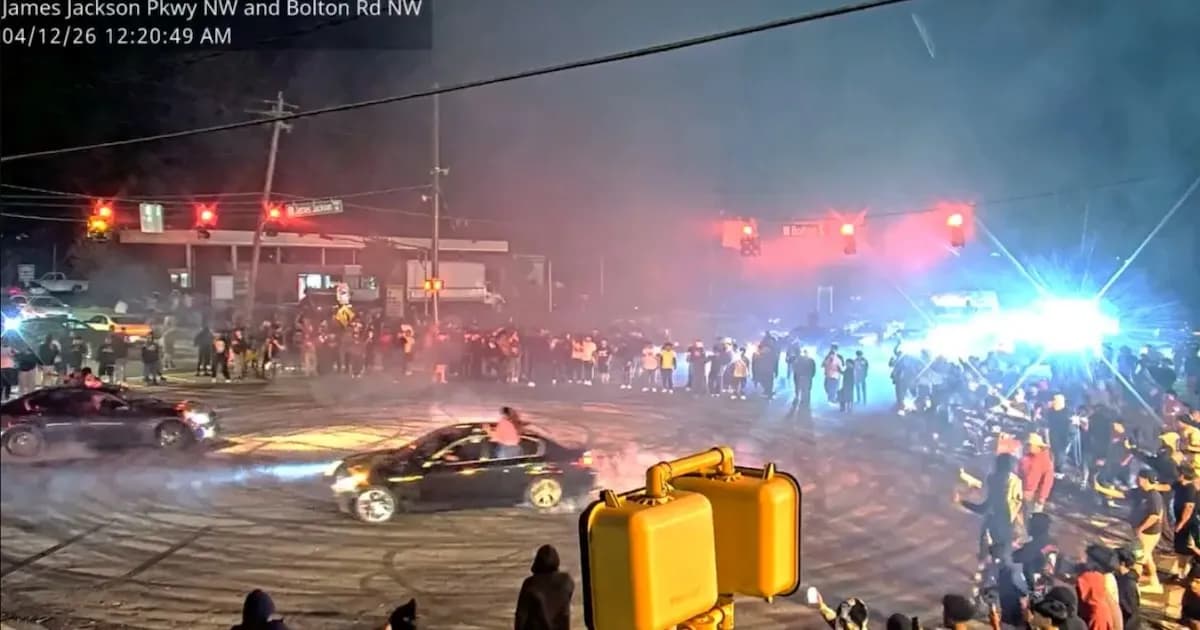 Detienen a 18 personas en Atlanta por carreras ilegales en plena noche