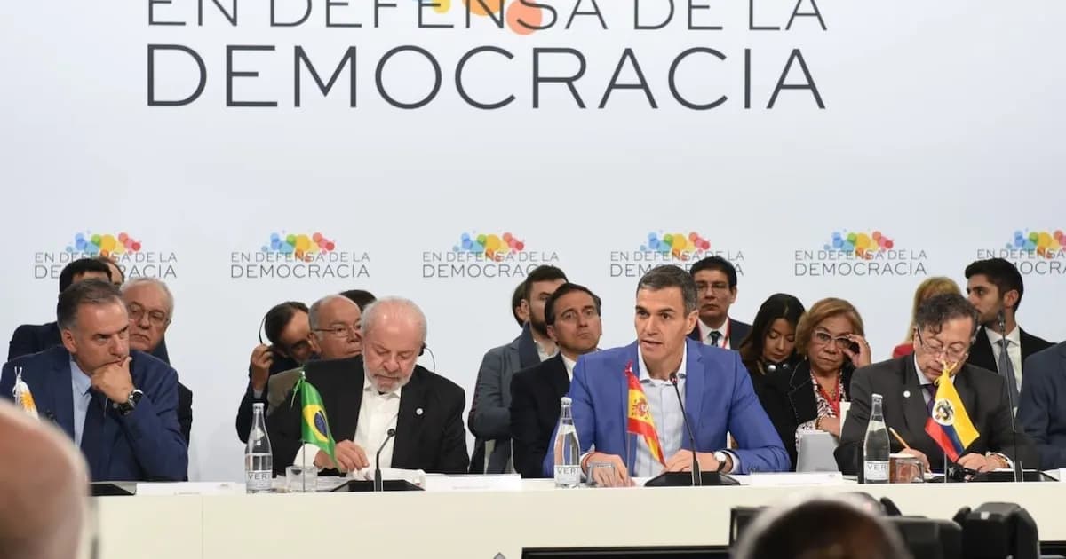 Sánchez llama a fortalecer la democracia en medio de crisis global y desigualdad
