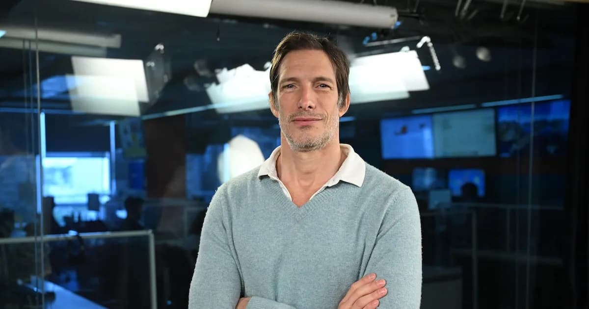 Iván de Pineda: La esencia de un conductor que conecta con su audiencia