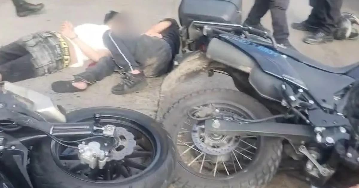Adolescentes heridos tras una persecución policial en moto robada en Buenos Aires