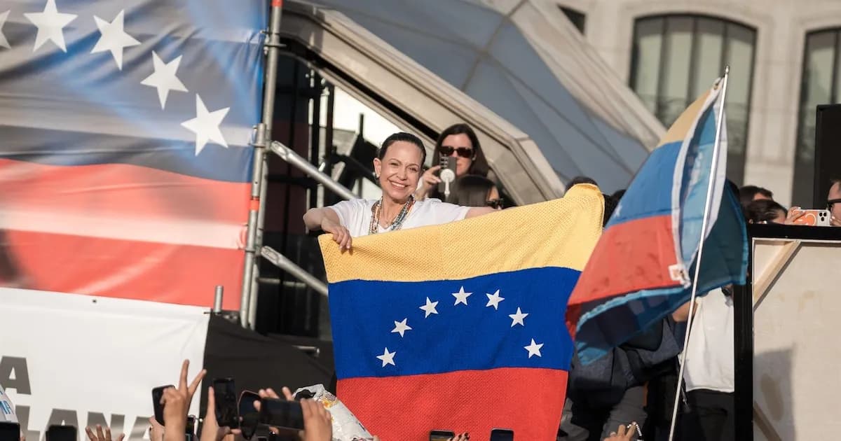 Alcalde de Madrid rechaza cánticos racistas y defiende la lucha por la libertad en Venezuela
