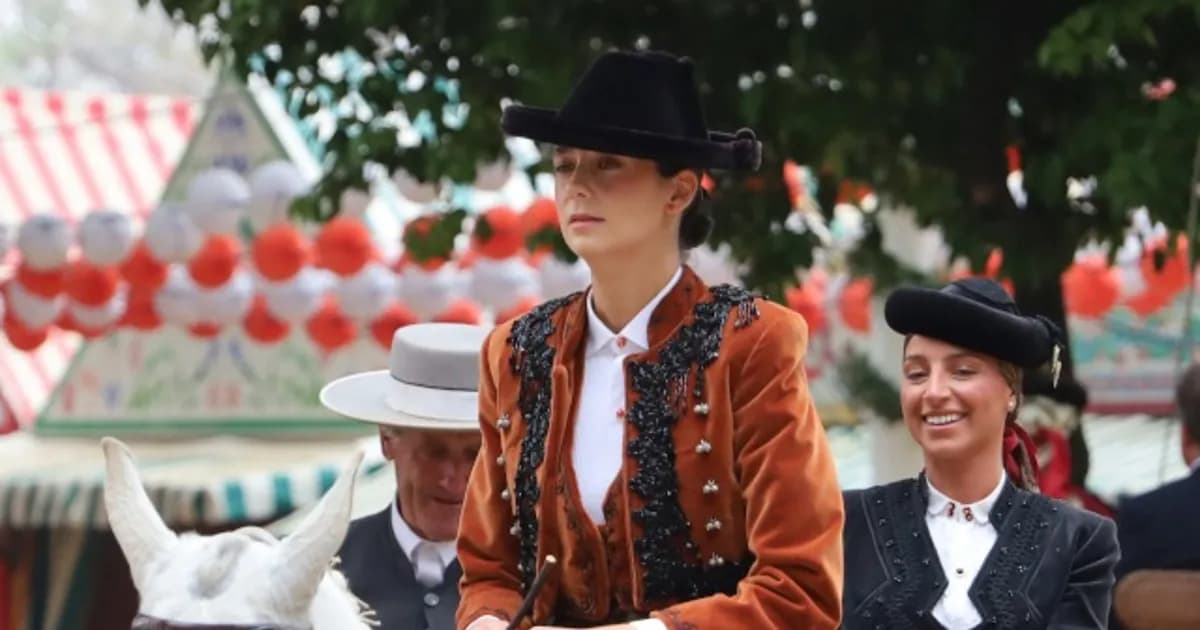 Victoria Federica deslumbra con su elegancia en la Feria de Abril