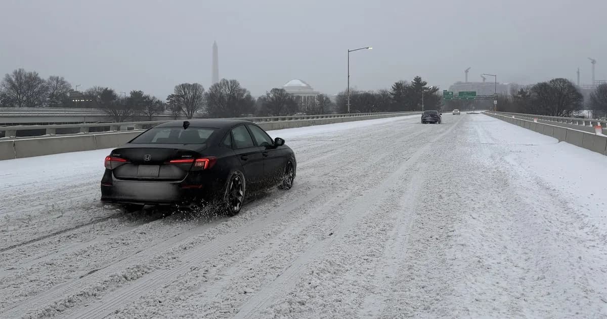 Tormenta de nieve paraliza vuelos en la costa este de EE. UU.