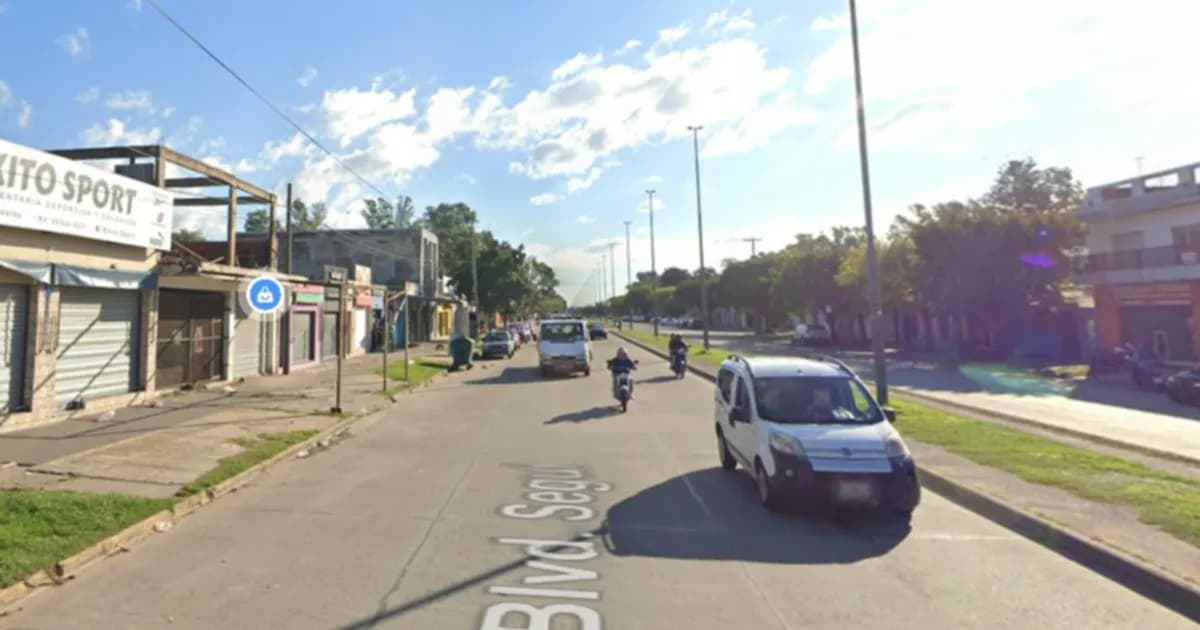 Violencia en Rosario: Dos jóvenes heridos por balas cerca de una comisaría