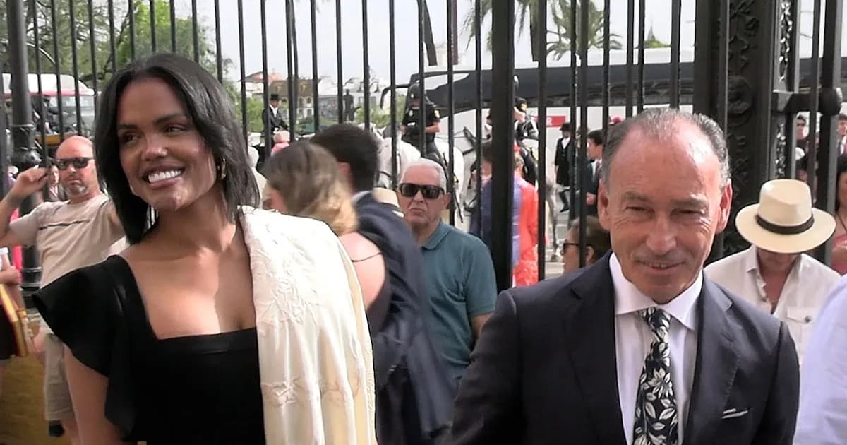 Pepín Liria presenta a su nueva pareja, la artista Drágana Balde, en la Feria de Abril