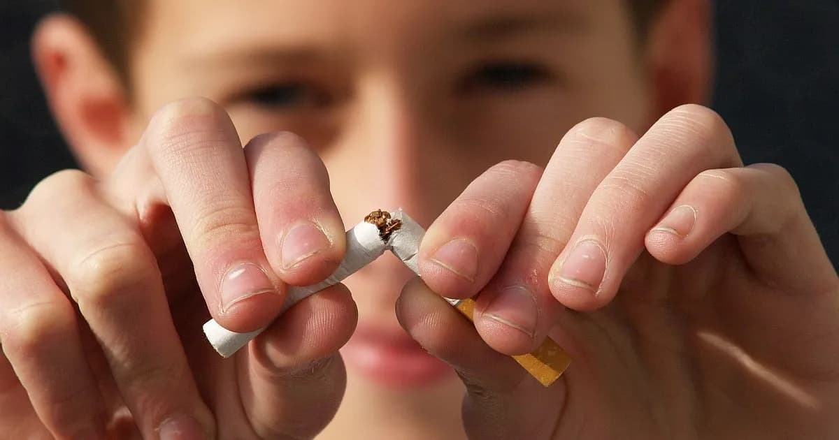 Reino Unido implementará prohibición vital de tabaco para nacidos después de 2009