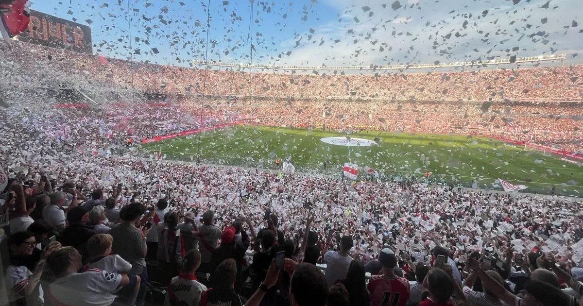 La Ciudad de Buenos Aires prohíbe el uso de papelitos en estadios tras incidente en el Superclásico