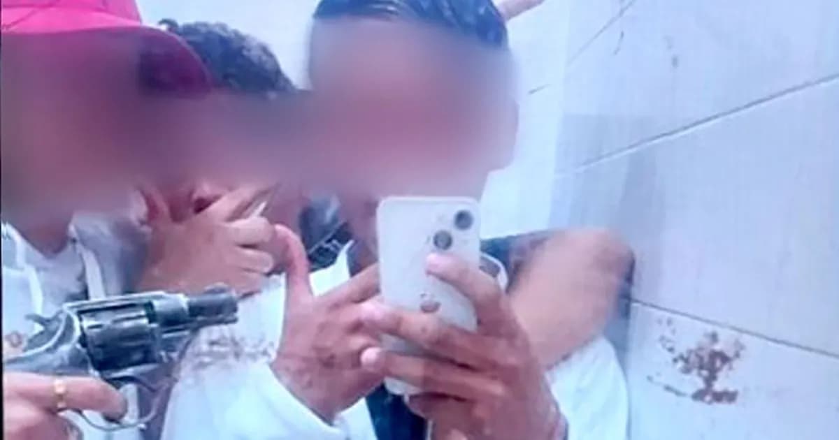 Allanamiento en Balvanera: Joven fotografiado con arma genera alarma escolar