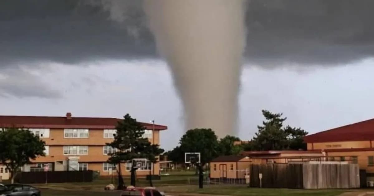 Un tornado devastador azotó Enid, Oklahoma: 10 heridos y destrucción masiva