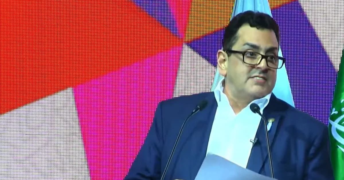 Conflicto en la Feria del Libro: Cifelli enfrentó abucheos y defendió al gobierno de Milei