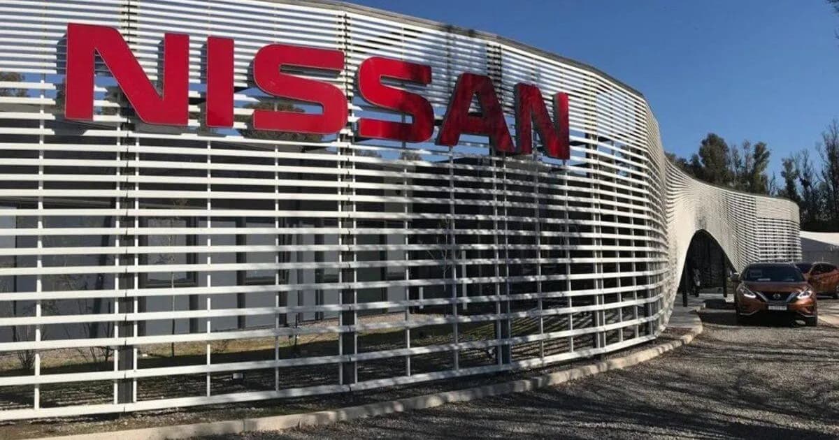 Nissan se replantea su operación en Argentina y negocia traspaso a grupos locales