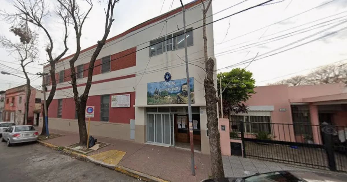 Tenso incidente en escuela de San Martín: un alumno llevaba un arma oculta en la mochila de una compañera