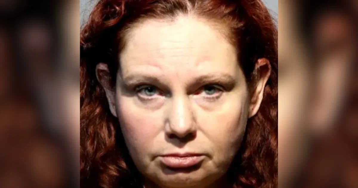 Detienen a docente en Florida por abuso sexual y suministro de drogas a un alumno