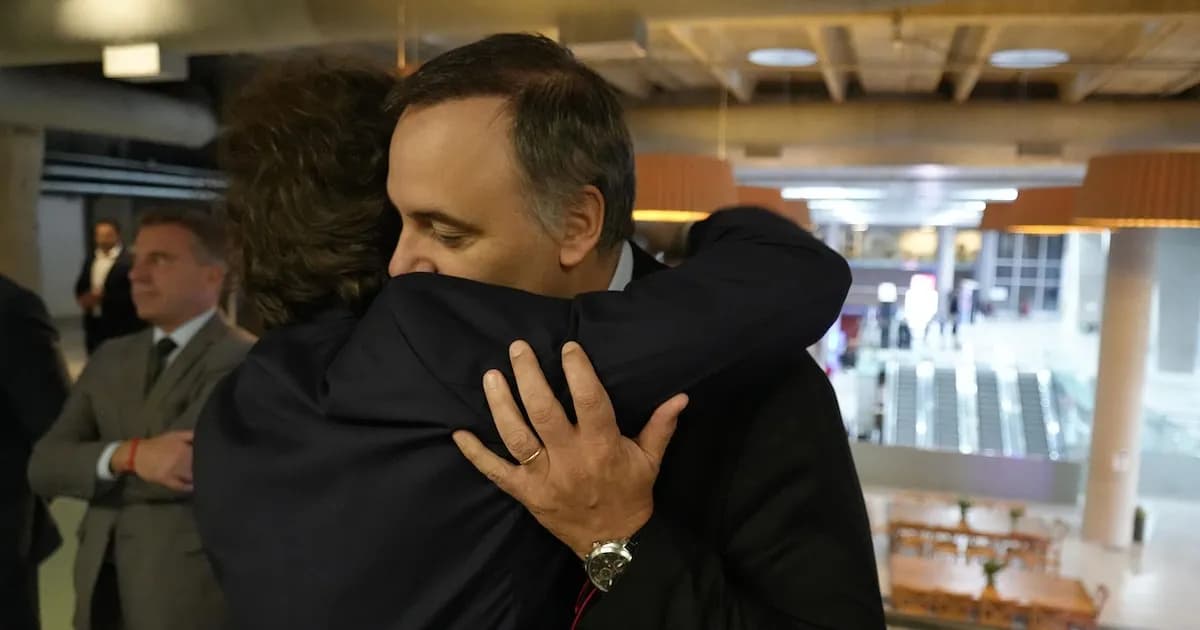 Milei respalda a Adorni en medio de tensiones políticas y cambios legislativos