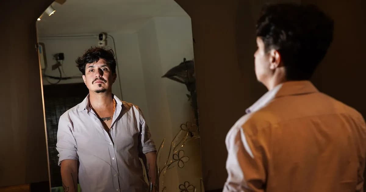 Un hombre busca a su familia biológica tras descubrir su compra por 3.500 dólares