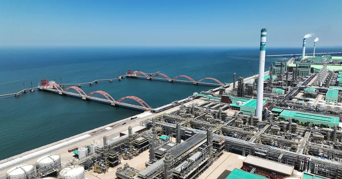 Estados Unidos impone sanciones a importante refinería china por lazos con Irán