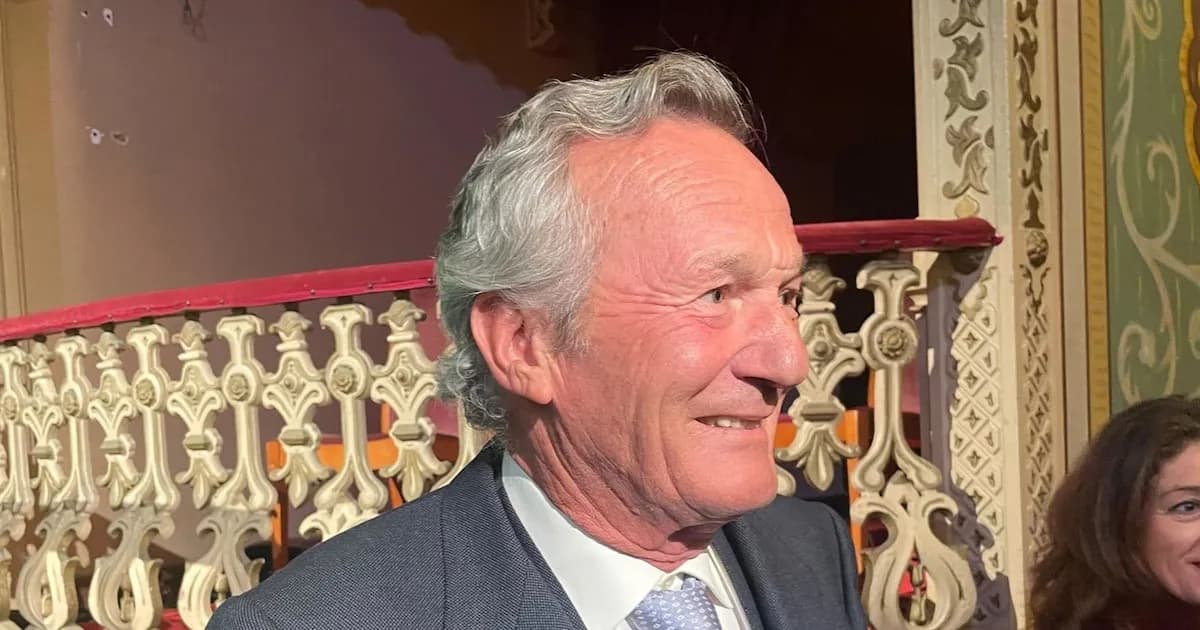 La Infanta Elena Brilla en la Feria de Abril con el Apoyo de Luis Astolfi