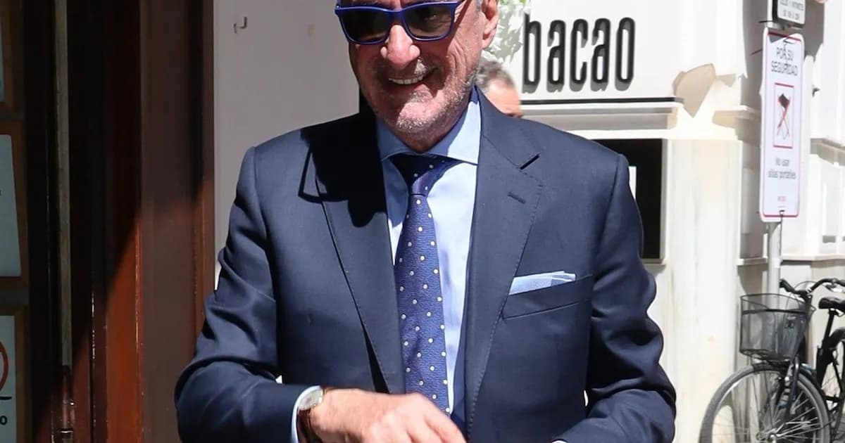 Carlos Herrera se ríe de su salud en la Feria de Abril: "Estoy internado, pero me escapo"