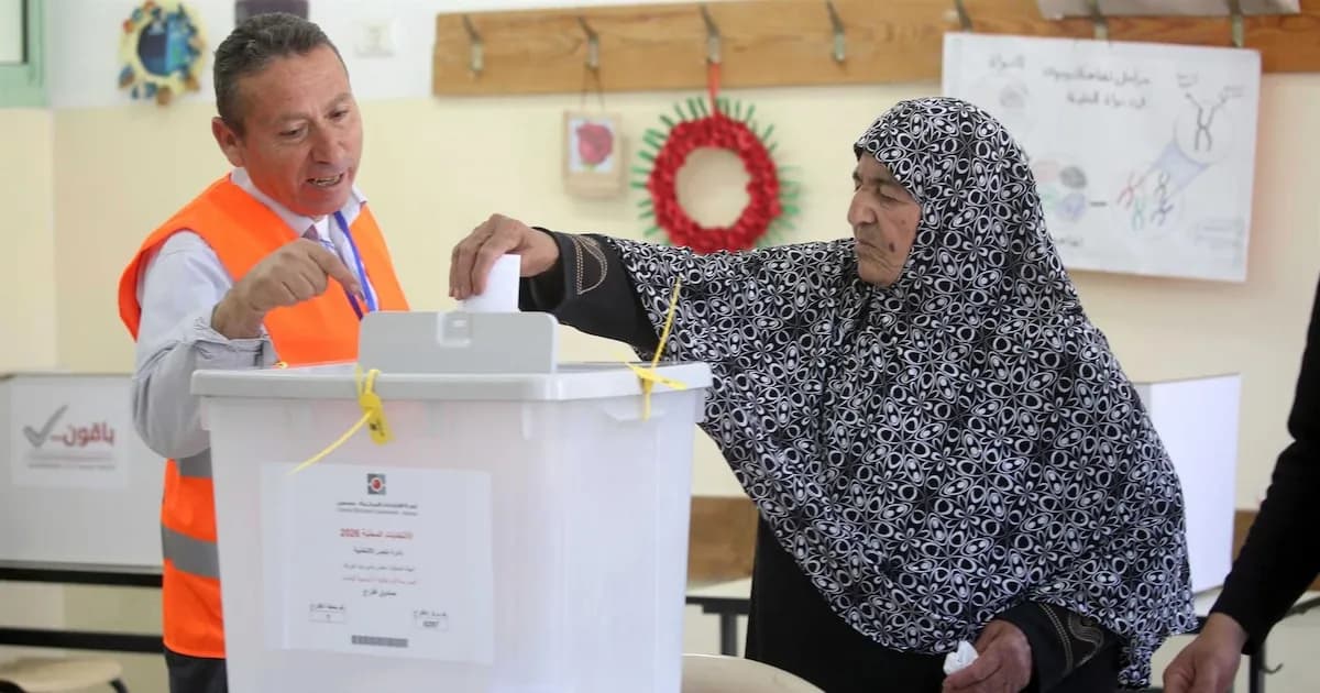 Más de 500 mil palestinos participan en las elecciones municipales de Cisjordania y Gaza