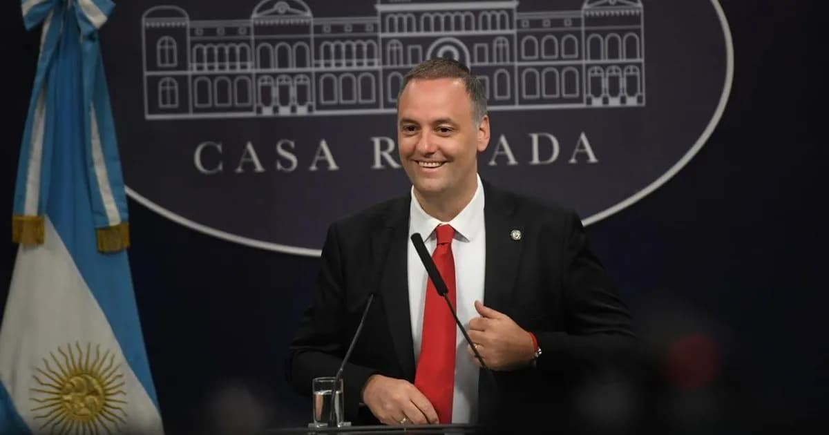 Manuel Adorni critica el cierre de FATE y denuncia complicidad política