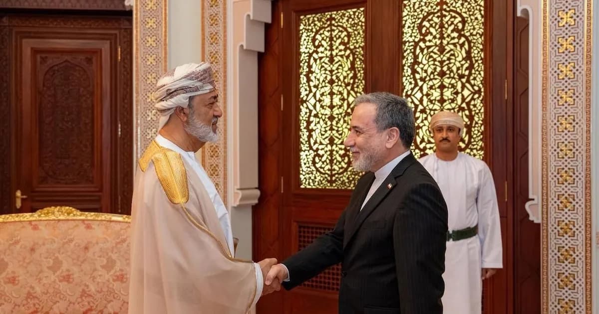 Araqchi se reúne con el sultán de Omán en el marco de su gira diplomática
