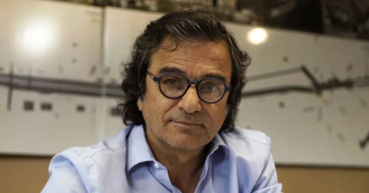 Interna en La Libertad Avanza: Luis Caputo sacrifica un alfil y expone a Manuel Adorni en previa a Diputados